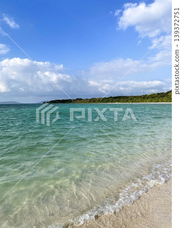 石垣島美麗的大海和清爽的天空 石垣島美麗的大海和清爽的天空 139372751