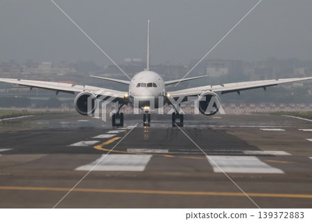 Landing 139372883