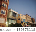 標題：聖莫尼卡的日落街景和磚砌建築 | 洛杉磯 139373118