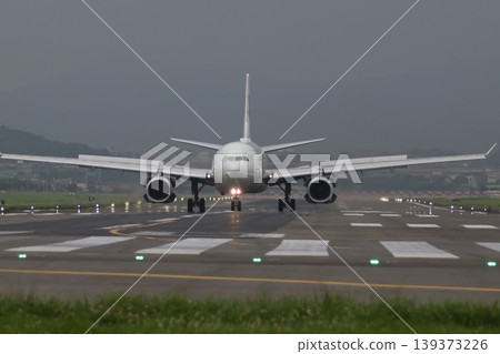 Landing Landing 139373226