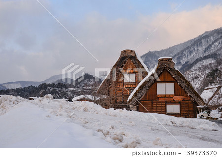 Winter's Shirakawago village Winter's Shirakawago village 139373370