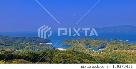 View of the sea and islands from Nagakushiyama Park (Sasebo City, Nagasaki Prefecture) View of the sea and islands from Nagakushiyama Park (Sasebo City, Nagasaki Prefecture) 139373431