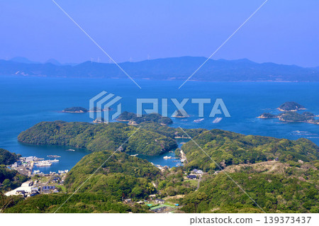 從長串山公園眺望大海和島嶼（長崎縣佐世保市） 139373437