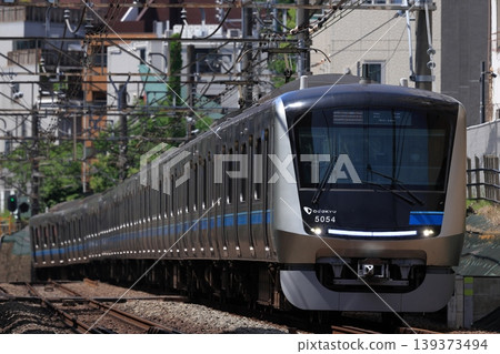 小田急5000系列車開往新宿方向 小田急5000系列車開往新宿方向 139373494