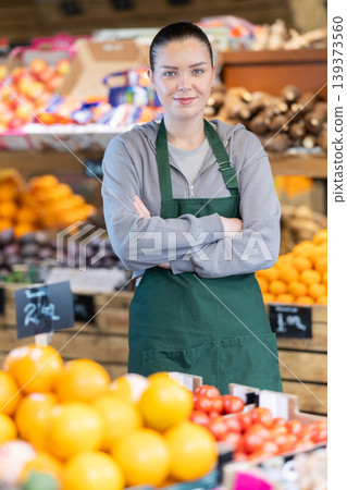 Portrait of a positive female grocery supermarket salesperson 139373560