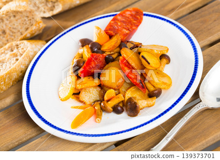Delicious fried potatoes with honey fungus mushrooms and sausage Delicious fried potatoes with honey fungus mushrooms and sausage 139373701