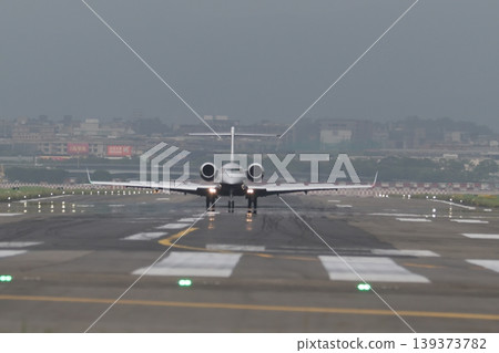 Business jet 139373782