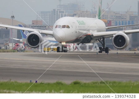 Jet  139374328