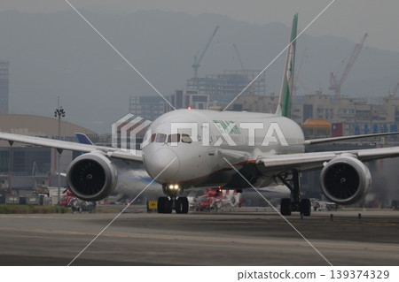 Jet  139374329