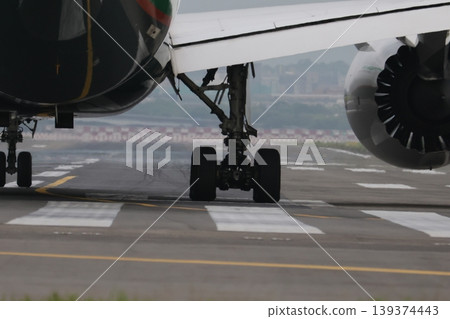 landing gear landing gear 139374443