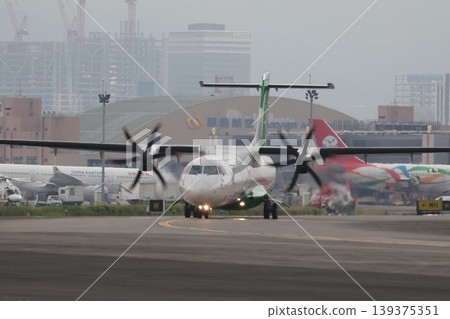 Runway Runway 139375351