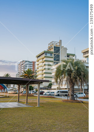 日落前,靜岡縣濱松市弁天島上的住宿區一排排的房屋。 日落前,靜岡縣濱松市弁天島上的住宿區一排排的房屋。 139375499