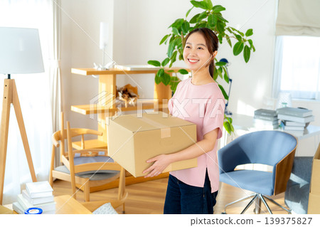 Young woman preparing to move Young woman preparing to move 139375827