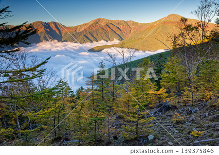 Morning view of Shiramine Sanzan from Tsue-tate Pass in the Southern Alps, Houou Sanzan. Morning view of Shiramine Sanzan from Tsue-tate Pass in the Southern Alps, Houou Sanzan. 139375846