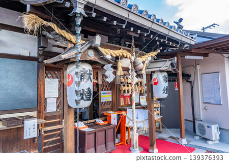 Osaka Miyakojima Yodogawa Shrine (a shrine associated with Yosa Buson) Worship Hall: Originally a shrine dedicated to fifteen guardian deities (protection against disasters of the Yodogawa River). Osaka Miyakojima Yodogawa Shrine (a shrine associated with Yosa Buson) Worship Hall: Originally a shrine dedicated to fifteen guardian deities (protection against disasters of the Yodogawa River). 139376393