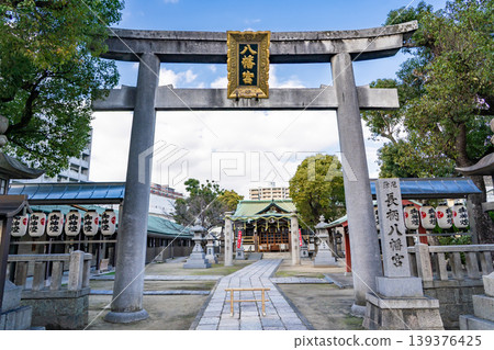 Nagara Hachimangu Shrine, Osaka: Torii gate (established during the Kamakura period, with a branch shrine from Iwashimizu Hachimangu Shrine) 139376425