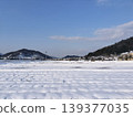 A snowfield and mountain range on a clear winter day 139377035