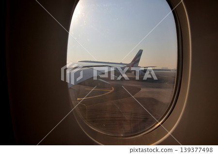 A380客機在杜拜機場滑行 A380客機在杜拜機場滑行 139377498
