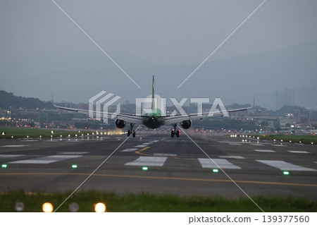 Landing Landing 139377560