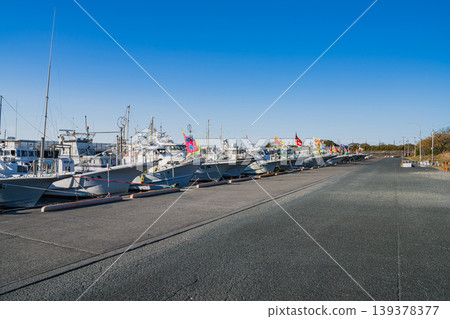 A scene of large fishing flags at Fukuda Fishing Port in Iwata City (Shizuoka Prefecture) A scene of large fishing flags at Fukuda Fishing Port in Iwata City (Shizuoka Prefecture) 139378377