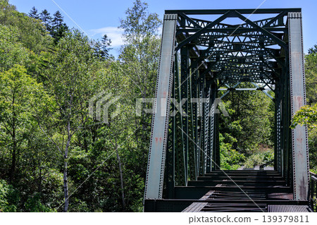 The Third Uryugawa Bridge of the former JNR Fukagawa Line, spanning the Uryugawa River in Horokanai Town, Hokkaido [August] 139379811
