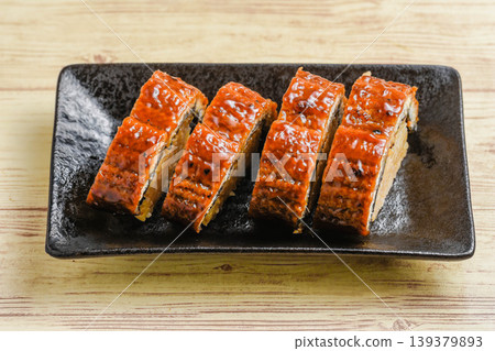 Eel sushi roll 139379893