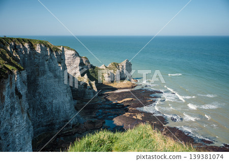 Cliffs and Waters of Etretat Cliffs and Waters of Etretat 139381074