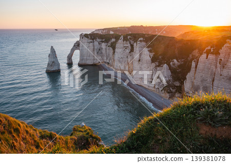 Cliffs and Waters of Etretat Cliffs and Waters of Etretat 139381078