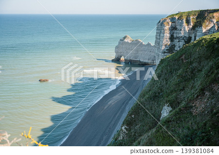 Cliffs and Waters of Etretat Cliffs and Waters of Etretat 139381084