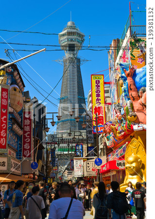 [Osaka Prefecture] June: Sightseeing in Shinsekai, a bustling downtown area that retains a Showa-era retro atmosphere. 139381132