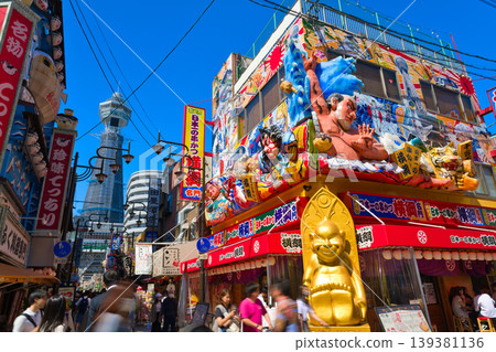 [Osaka Prefecture] June: Sightseeing in Shinsekai, a bustling downtown area that retains a Showa-era retro atmosphere. 139381136