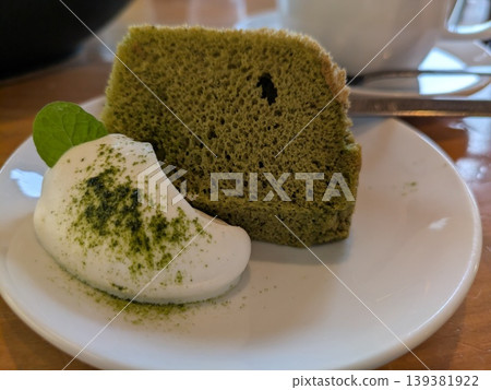 Sliced matcha chiffon cake Sliced matcha chiffon cake 139381922