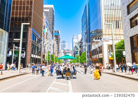 Ginza pedestrian zone during Golden Week (partially soft focus) Ginza pedestrian zone during Golden Week (partially soft focus) 139382470