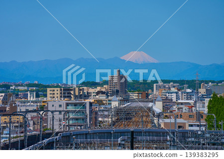 View to the west from Fudobashi Bridge in Seijo, Setagaya Ward, Tokyo in spring (including Mt. Fuji, Komae City, Setagaya Ward, and the Tanzawa mountain range). View to the west from Fudobashi Bridge in Seijo, Setagaya Ward, Tokyo in spring (including Mt. Fuji, Komae City, Setagaya Ward, and the Tanzawa mountain range). 139383295