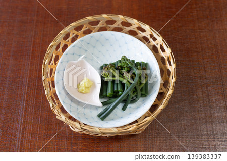 Blanched bracken served on a Japanese plate Blanched bracken served on a Japanese plate 139383337