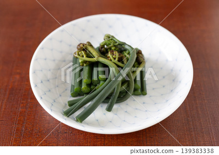 Blanched bracken served on a Japanese plate Blanched bracken served on a Japanese plate 139383338