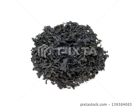 Dried cut wakame seaweed [white background, cutout] 139384083