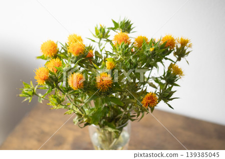 花瓶裡的紅花圖片 花瓶裡的紅花圖片 139385045