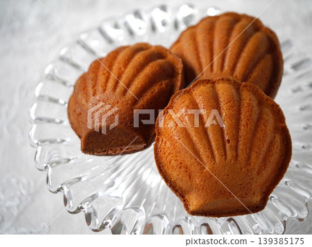 Strawberry Madeleine 139385175