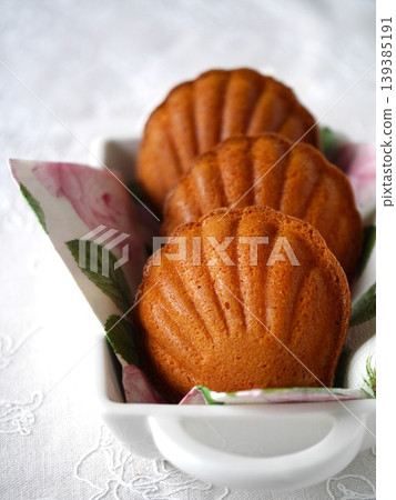 Strawberry Madeleine (vertical close-up) Strawberry Madeleine (vertical close-up) 139385191