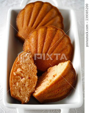 Strawberry Madeleine (Cut Image) Strawberry Madeleine (Cut Image) 139385200