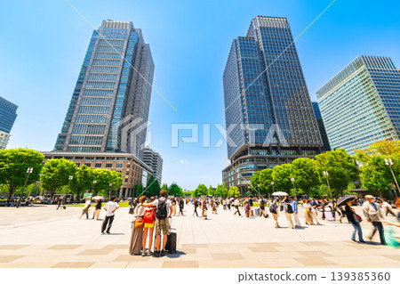 黃金周期間的東京站丸之內站廣場 黃金周期間的東京站丸之內站廣場 139385360