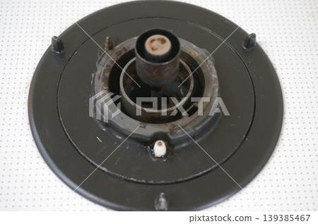 Clean gas stove trivet after cleaning 139385467