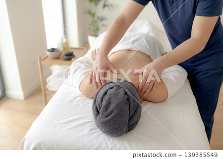 Back relaxation massage Back relaxation massage 139385549