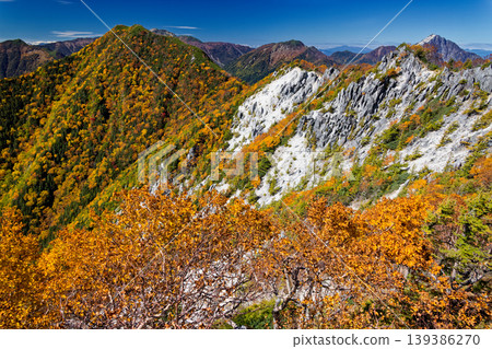 Autumn foliage in the Southern Alps: Takamine and Kai-Komagatake as seen from Akanukizawa-no-atama. Autumn foliage in the Southern Alps: Takamine and Kai-Komagatake as seen from Akanukizawa-no-atama. 139386270