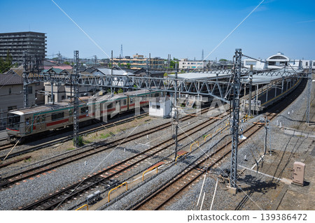 搭乘東武日光線,抵達終點站南栗橋站,搭乘的是東急5000系列列車。 搭乘東武日光線,抵達終點站南栗橋站,搭乘的是東急5000系列列車。 139386472