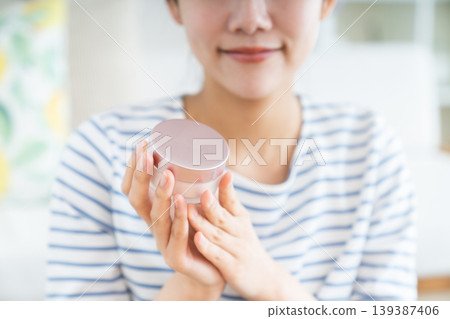Young women who use foundation Young women who use foundation 139387406