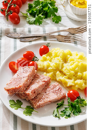 Slices of classic head cheese with mashed potatoes Slices of classic head cheese with mashed potatoes 139387751