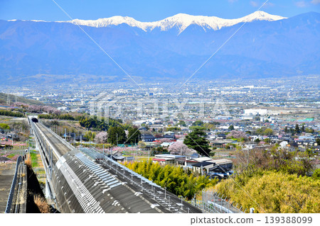 從山梨縣笛吹市禦坂町眺望北嶽山（山梨縣笛吹市） [2026.4] 139388099