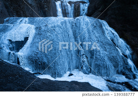 A direct view of the pale blue icefall at Fukuroda Falls in the depths of winter (Ibaraki Prefecture) A direct view of the pale blue icefall at Fukuroda Falls in the depths of winter (Ibaraki Prefecture) 139388777